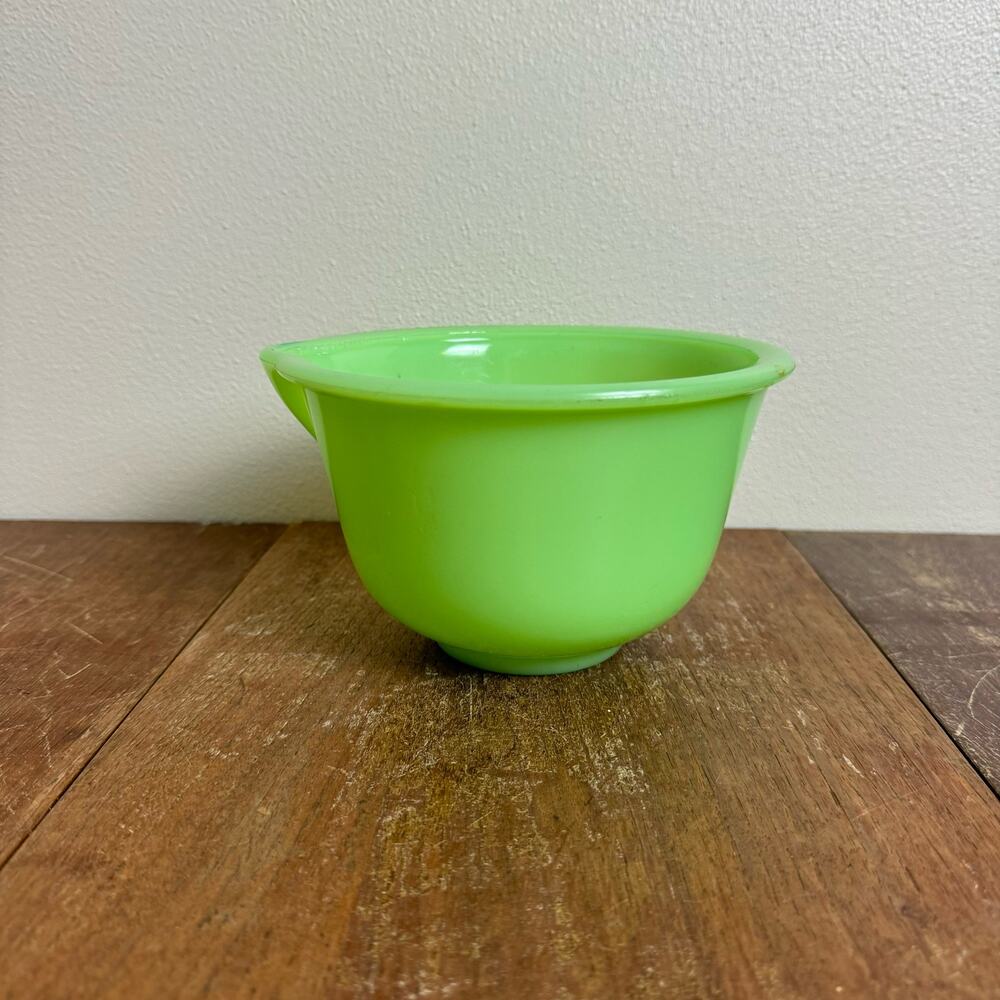 VTG 1940s McKee Green Vaseline Uranium Jadeite Milk Glass 6 inch‎ Mixing Bowl